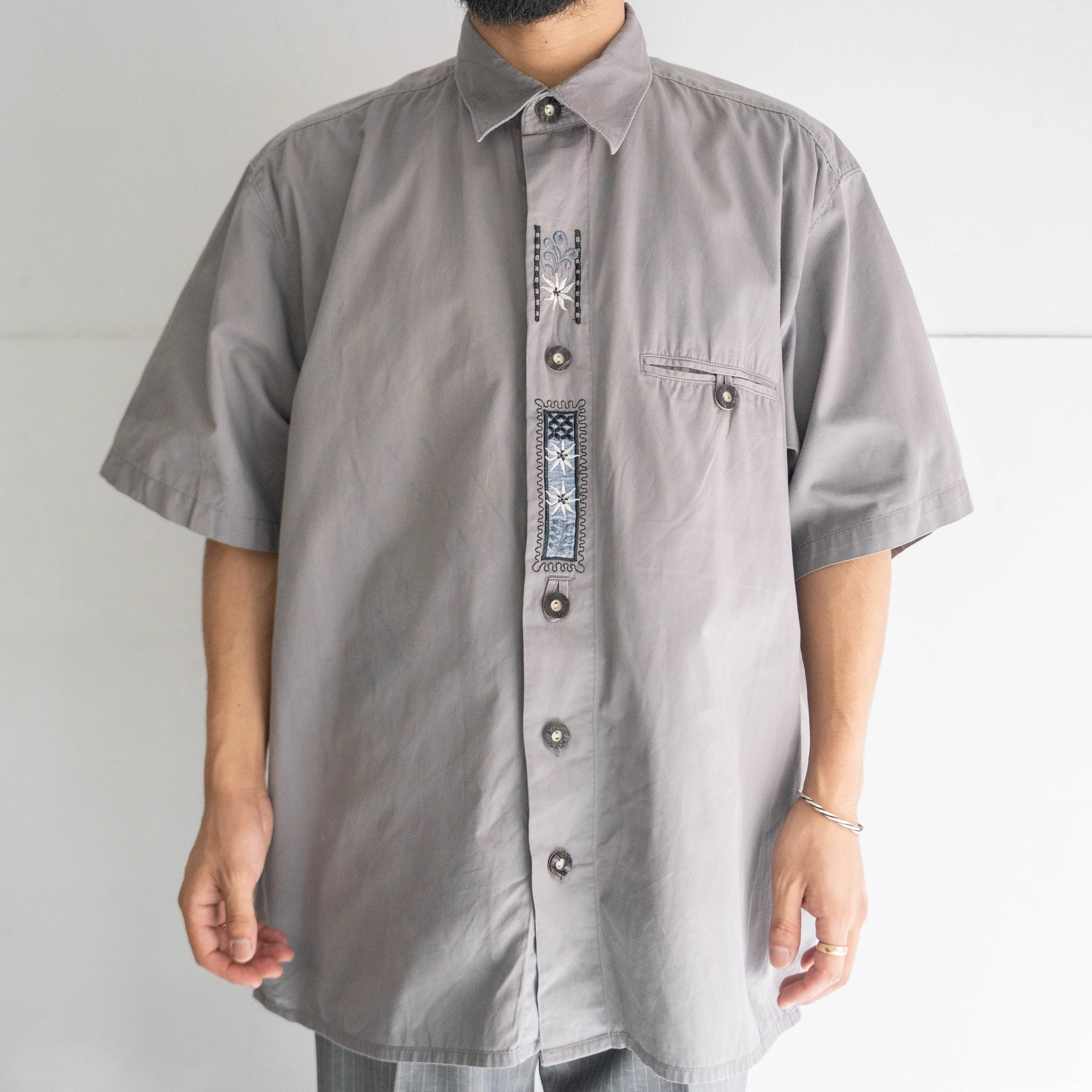 1990s gray color all cotton short sleeve tyrolean shirt