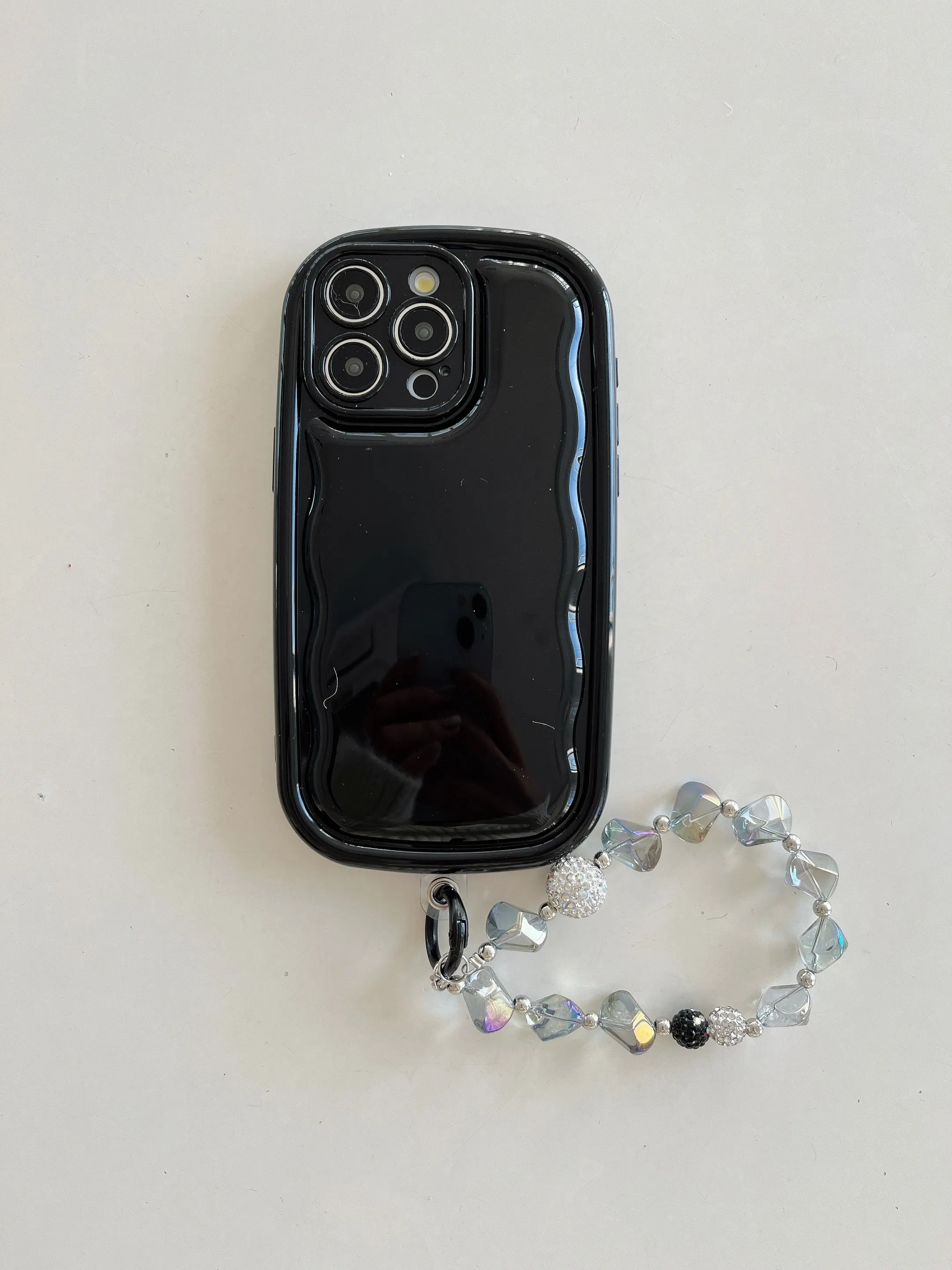 Designer Solid Color Wawy Customised Silicon Case for iPhone With Charm Bracelet
