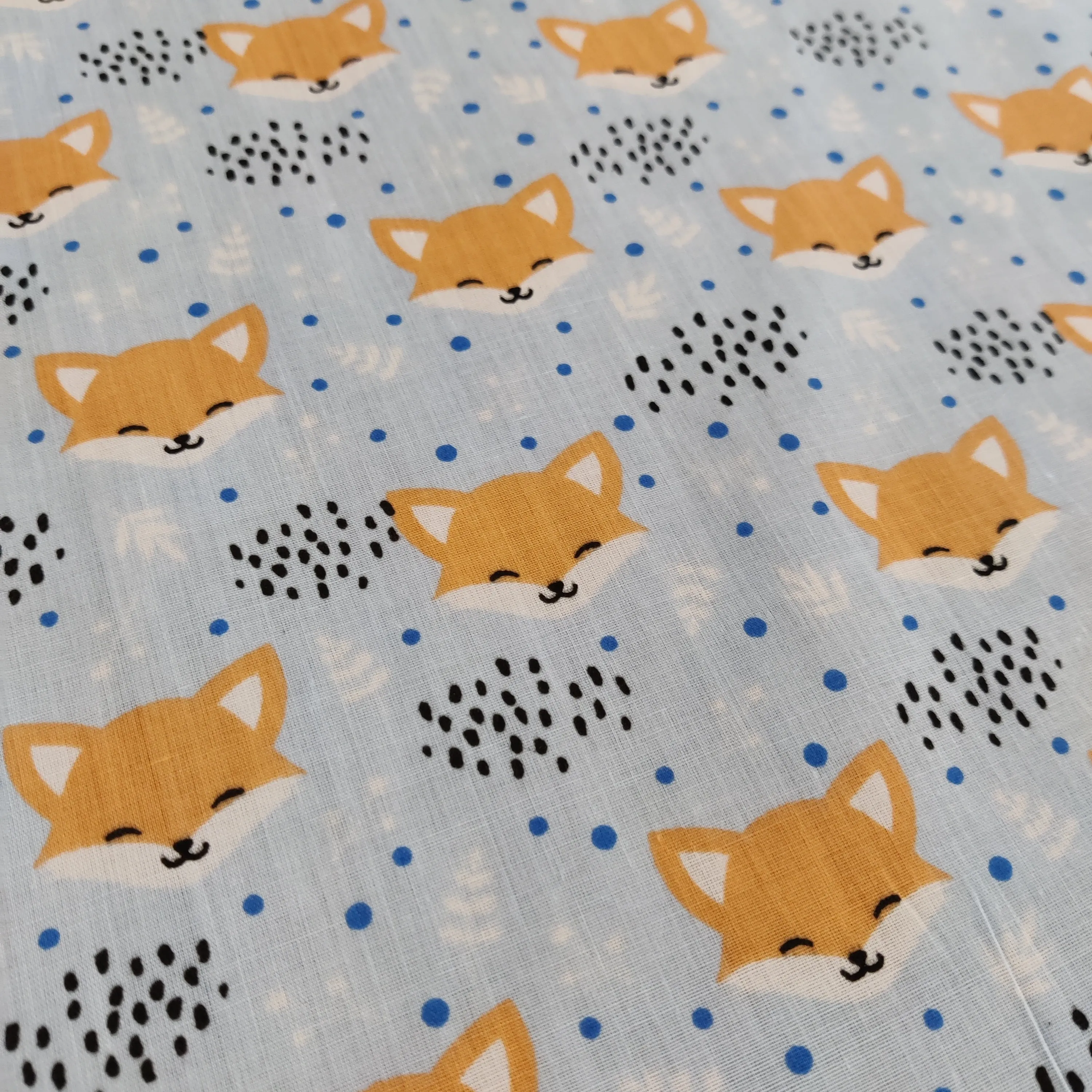 FS883_1 Blushing Foxes Polycotton
