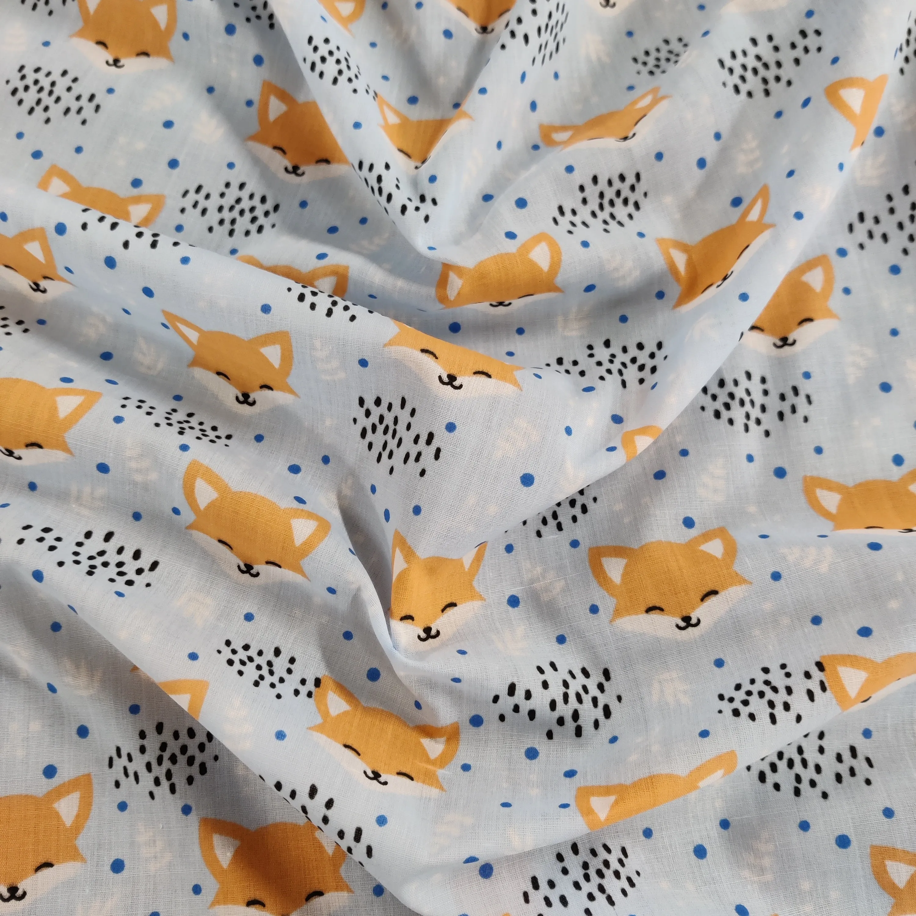 FS883_1 Blushing Foxes Polycotton