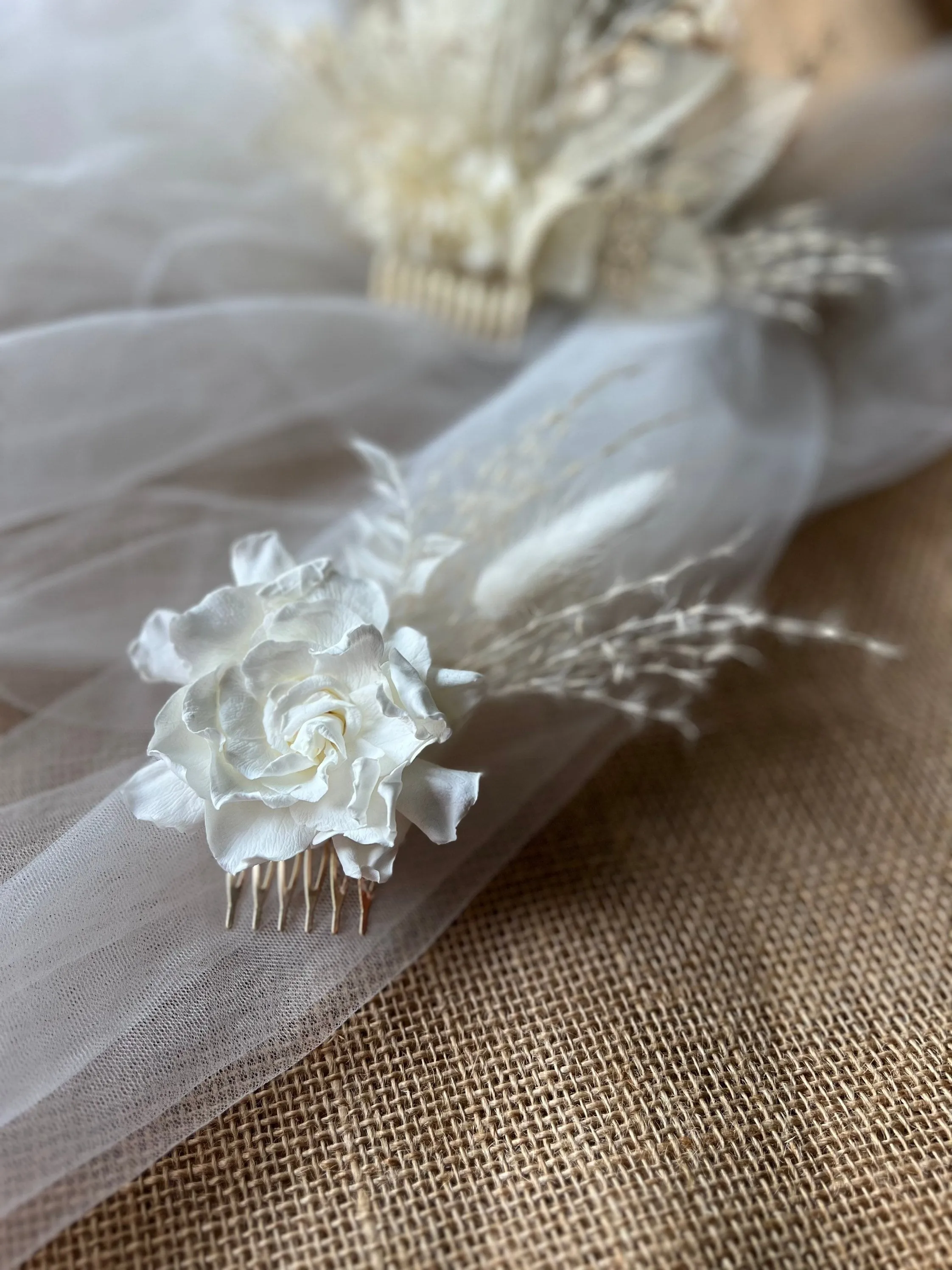 Preserved Gardenia White Rose Hair Piece Wild Looking Bohemian Flower Headpiece, Minimal Wedding Floral Hair Comb