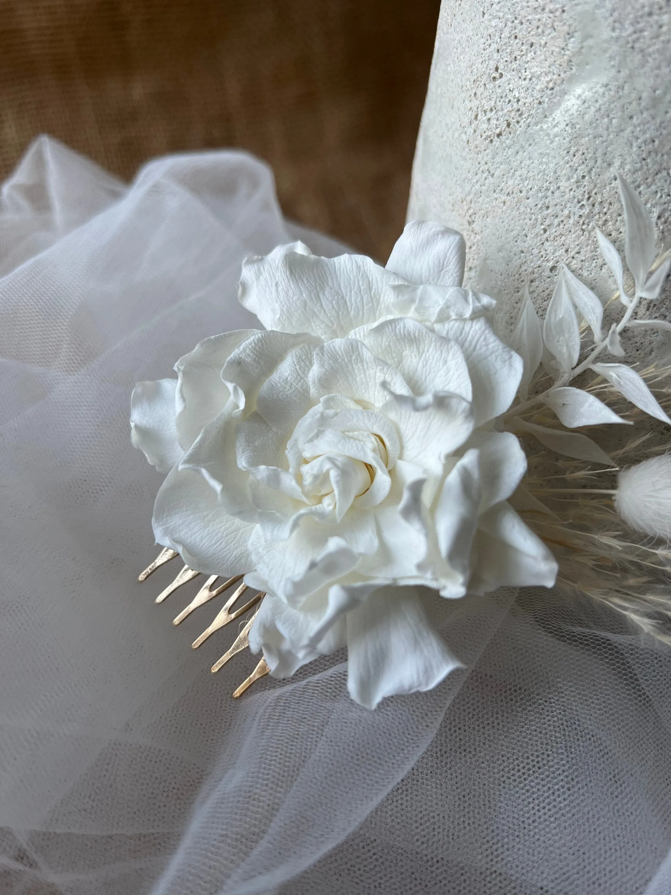 Preserved Gardenia White Rose Hair Piece Wild Looking Bohemian Flower Headpiece, Minimal Wedding Floral Hair Comb