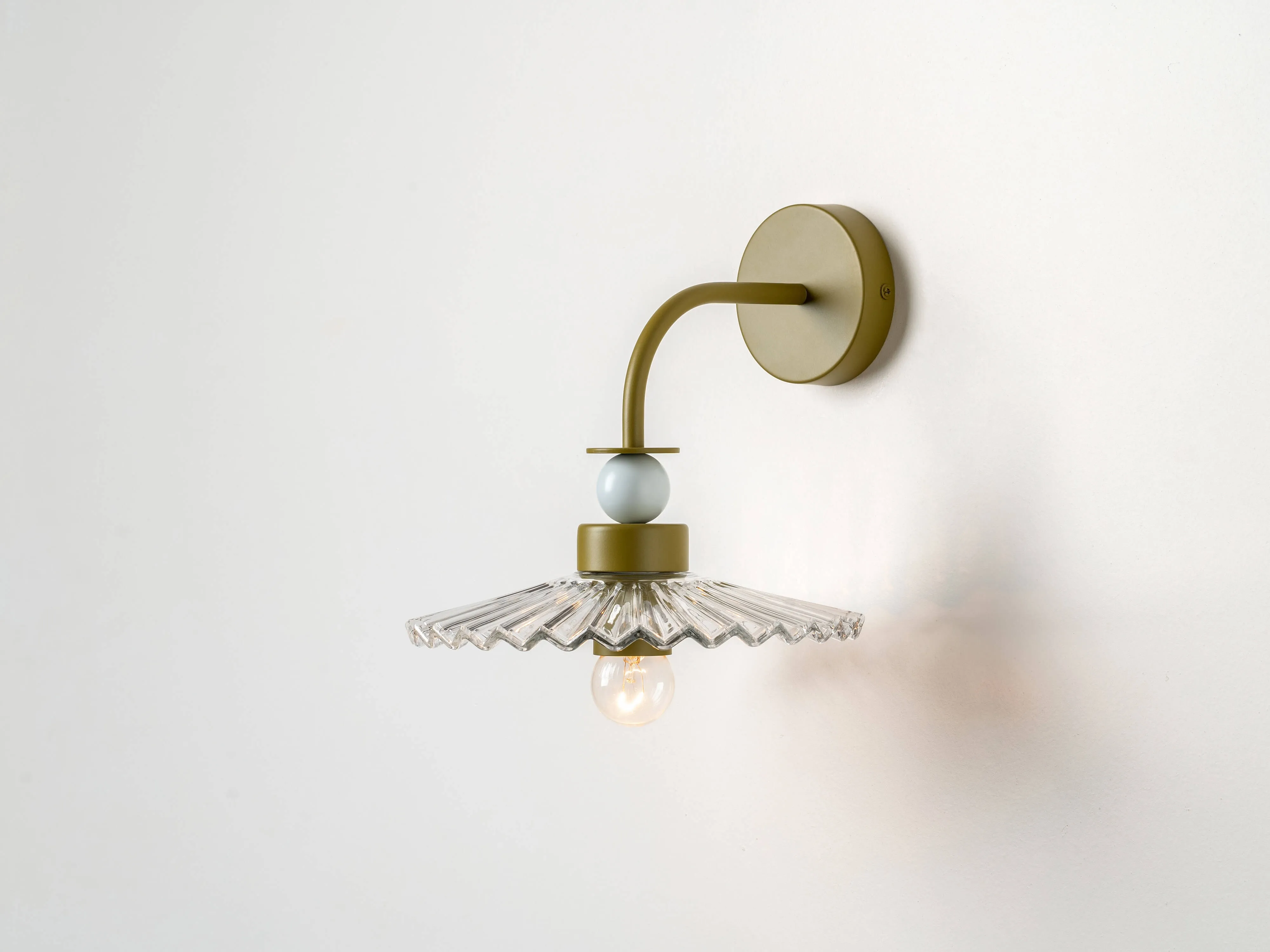 The Ribbed wall lamp