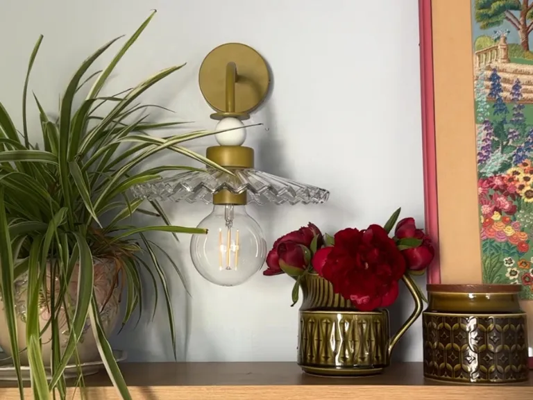 The Ribbed wall lamp