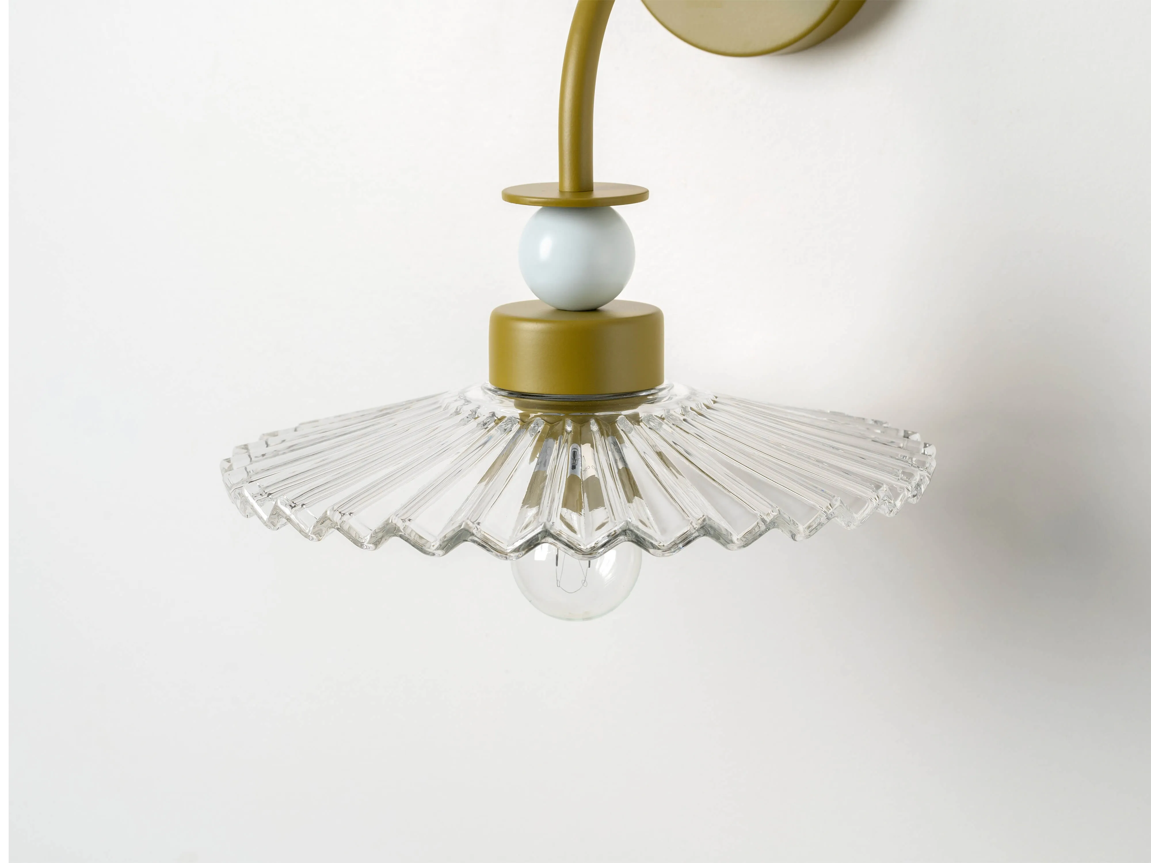 The Ribbed wall lamp